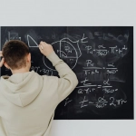 Математические модели генерации случайности в игровых алгоритмах